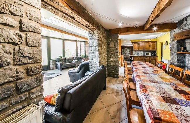 Stone Cottage with Sauna & Hot Tub near Cave of Lorette in Rochefort - Foto 35