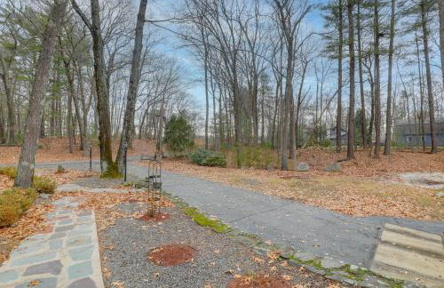 Peek-a-Boo Lake Views and Yard Windham Home - Foto 36