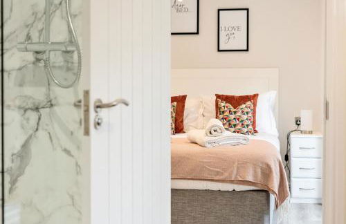 Wokingham - 1 Bedroom Cottage - Parking - Foto 3