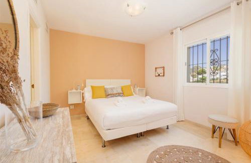 Modern beachside Penthouse with amazing sea views in Costabella, Marbella - Photo 14