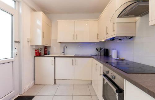 Pass the Keys 2BR House Garden Sleeps 6 Elizabeth Line - Foto 3
