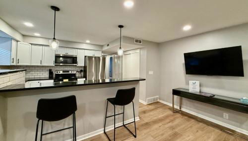 Cathedral Modern King bed with Washer & Dryer - Photo 2