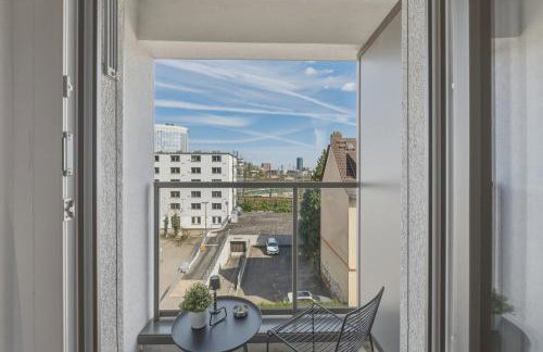 Business suite with skyline view with parking space - Foto 15