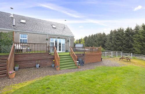 JOIVY Greenknowes Cottage with Hot Tub & Fireplace - Photo 1