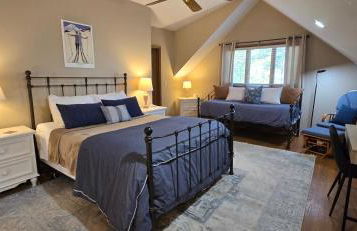 Tall Pines- 5-bedroom 3-bath with hot tub and more! - Foto 30