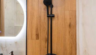 Almond Jacuzzi Suites - Private Jacuzzi - Self Check-In - Free & Easy Street Parking - Foto 2, Shower