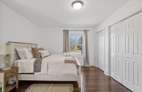 Newly Renovated Modern Farmhouse - Foto 24