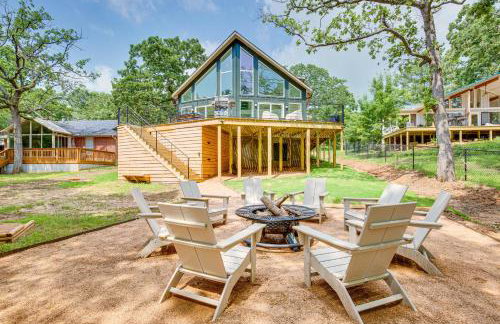 Dock and Fire Pit Cedar Creek Lakefront Retreat! - Foto 1