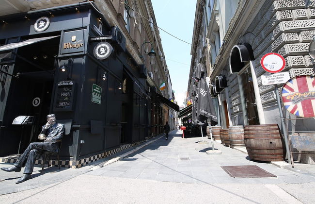 Modern Apartment in the Heart of the City Center! - Photo 9