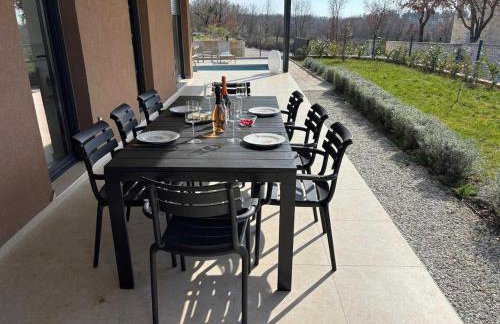 Vila Kumpanija with Pool by Vacay Villas - Foto 10