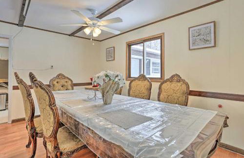 Large Greeley House with 2 Game Rooms and Yard! - Foto 8