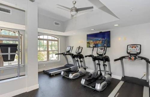 Cozy Uptown apartment with Gym and Swimming pool - Photo 27