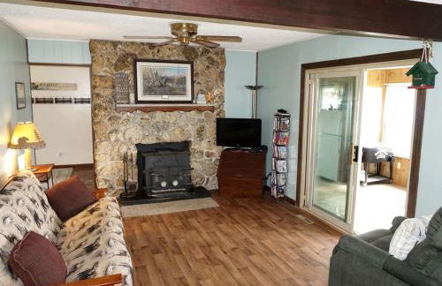 Spacious Family Cabin on Stunning Wixom Lake near Midland, Michigan - Foto 2