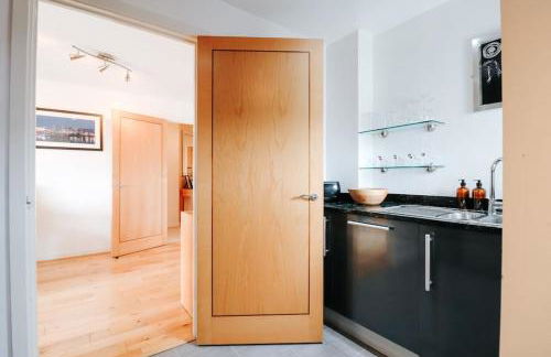 Bay View Apartment, by Solace Stays - Photo 24