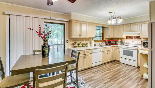 half Mi to DeSoto Lake Hot Springs Village Home - Foto 5