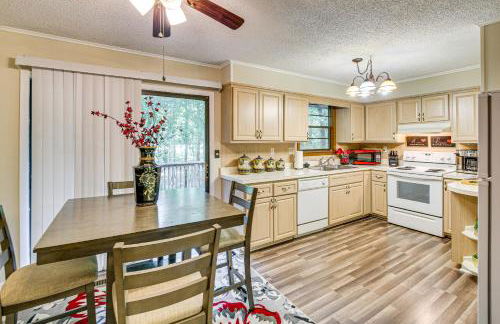 half Mi to DeSoto Lake Hot Springs Village Home - Foto 5