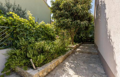 JOVI-relaxing, fenced, private, heated pool & view - Photo 22