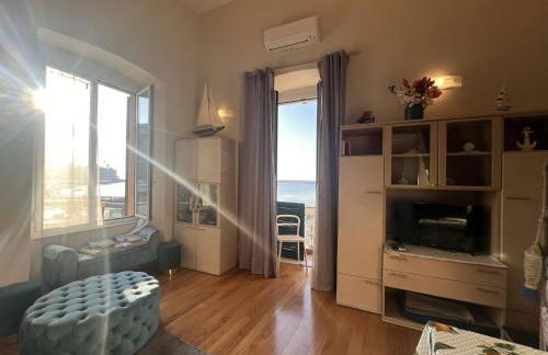 WELCOME RIVIERA - AL CASTELLO-VISTA MARE -ROMANTICO e CENTRALE a 20 METRI DAL MARE-toll parking at 15 euro per day to be booked in advance -subject to availability - Foto 26