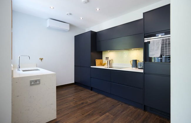 The Putney Hideaway - Modern and Elegant 3bdr Flat With Patio - Photo 2