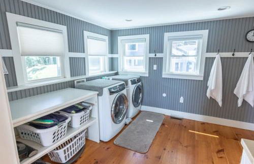 Beautiful Home 30 Feet from the Sand at Spofford Lake! - Foto 49