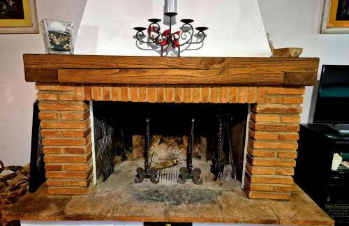 L'oasi del Borgo con Biliardo e Camino nelle Balze - Foto 10