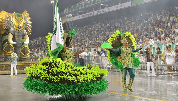 As escolas de sambam apresentam as suas melhores criações