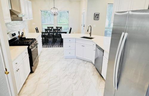 Tranquil 1,5 Acre Retreat with Modern Comfort - Foto 17