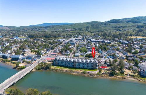 Seaside Waterfront condo walking to downtown and beach - Foto 28