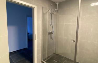 Moderne 2 Zimmer Wohnung Küche und Bad im Zentrum - Photo 16