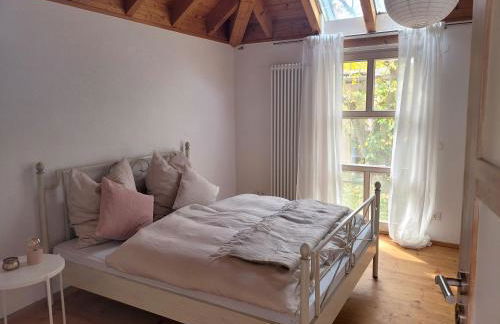 lichtdurchflutetes Architektenhaus mit 3 Schlafzimmern und Garten - Foto 11