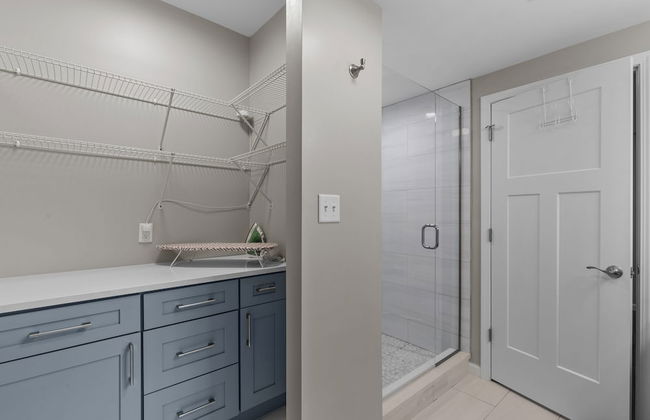 Uptown Elegant Escape | JZ Vacation Rentals - Photo 32