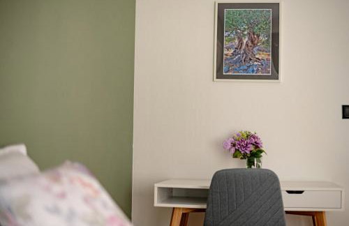 Villa Pietro with a heated Saltwater pool - Photo 32