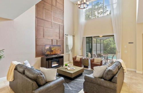 Spacious Vacation Home with Pool & Jacuzzi Near Disney - Foto 4