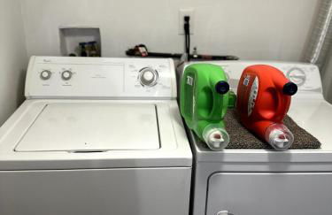 Elegant Garden Suite Minutes Walk to Union Market and NoMa Metro - Foto 13