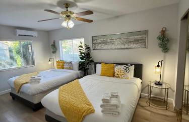 Relaxing Cozy Back House with Backyard - Foto 2