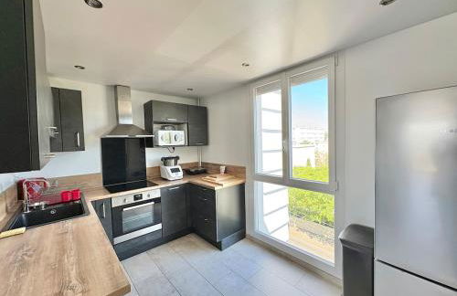 Comfortable and bright renovated 4-room apartment 5' downtown - Photo 14