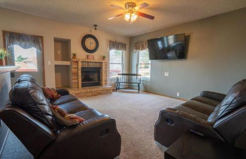 Hillcrest Chalet - Spa - Firepit - Views - USAFA - Foto 33