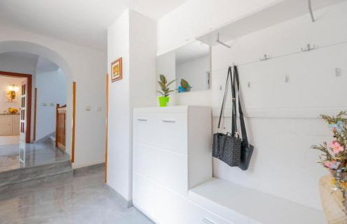 Cozy Home In Prolozac Donji With Wifi - Foto 13