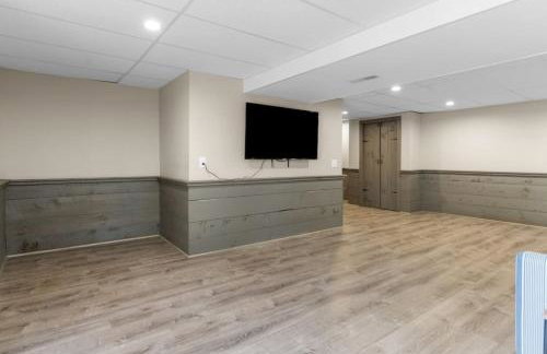 Cozy Spacious Home Walk to the Beach and 1 Mile to Downtown Hyannis - Photo 32