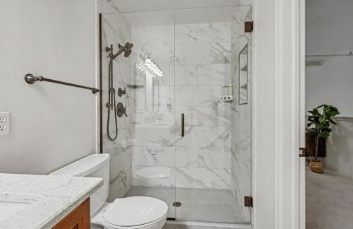 The Elevated Gallery - Historic Loft - Heart of Downtown - 98WalkScore - Foto 17