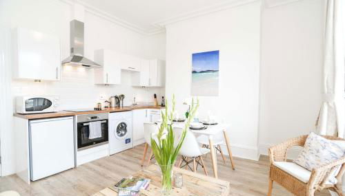 Modern Central Apartment - Photo 2