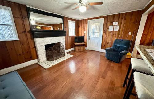 Cottage 6- Lees Ford Marina - Photo 2