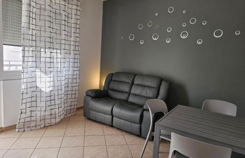 Casa Luminosa Lugo, 3 appartamenti indipendenti, zona tranquilla, parcheggio libero - Foto 2