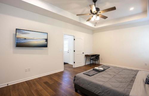 4 Min to Downtown - En-Suite Bath - Washer and Dryer - Foto 18