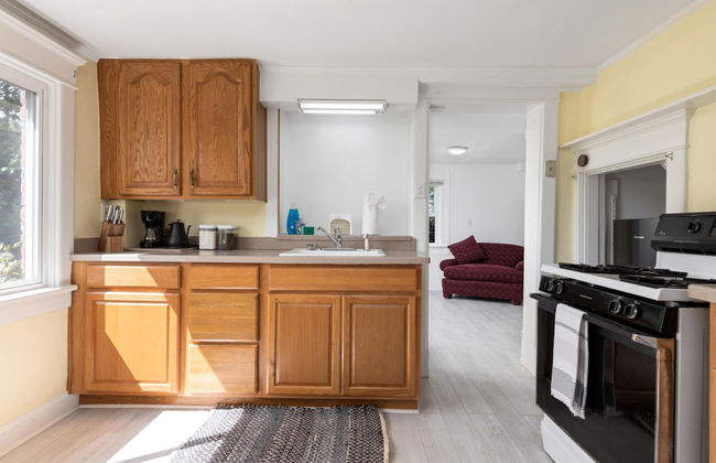 Cheerful 3 Bedroom Home Walk to UVA Stadium - Foto 26