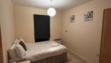 Cosy 2-Bed Modern City Apartment with Balcony - Foto 2