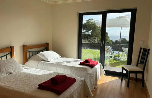 Charming house with garden in Angra do Heroísmo - Photo 4