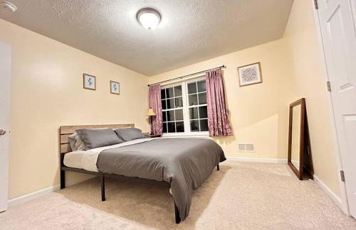 Modern 5 Bedroom Pocono house - Jacuzzi - Gameroom - Near Lake - Golf Couse - Foto 29