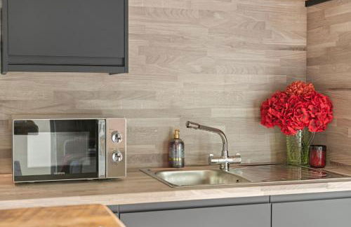 Brand New 1-Bed Flat With Free Parking - Foto 18