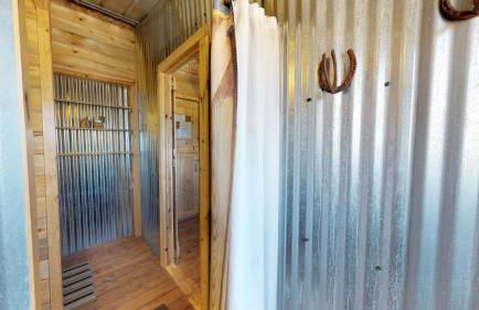 Canyonlands Barn Cabin with Loft, Full Kitchen, Dining Area for Large Groups - Photo 38